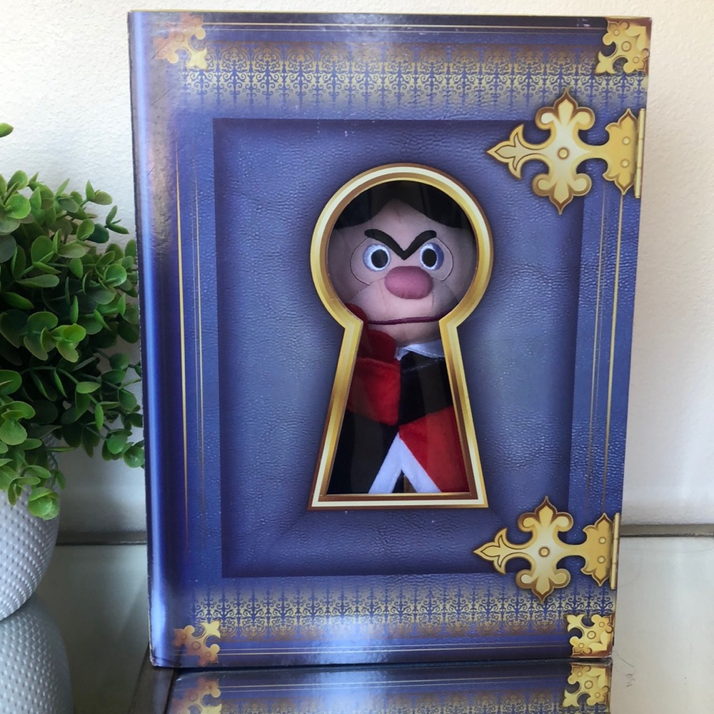 D23 Alice in Wonderland 70th Queen of Hearts Plush